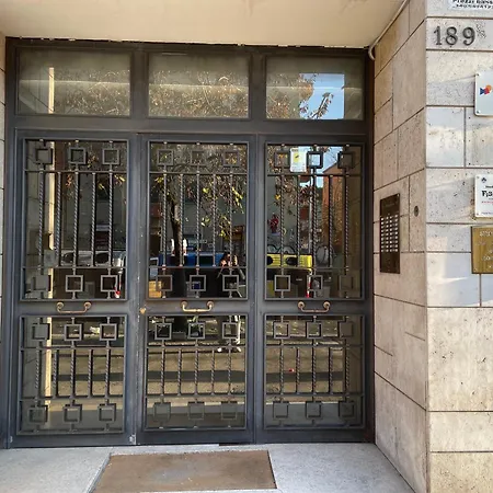 公寓 Riza Subway A Tourist *